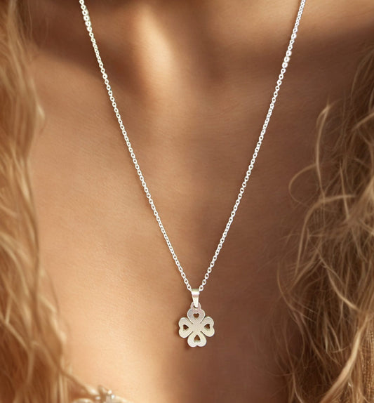 Cadena con trebol